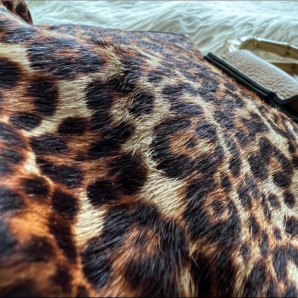 NWOT Vince Camuto Iggy Circle Handle Crossbody Natural Leopard - Picture 9 of 14